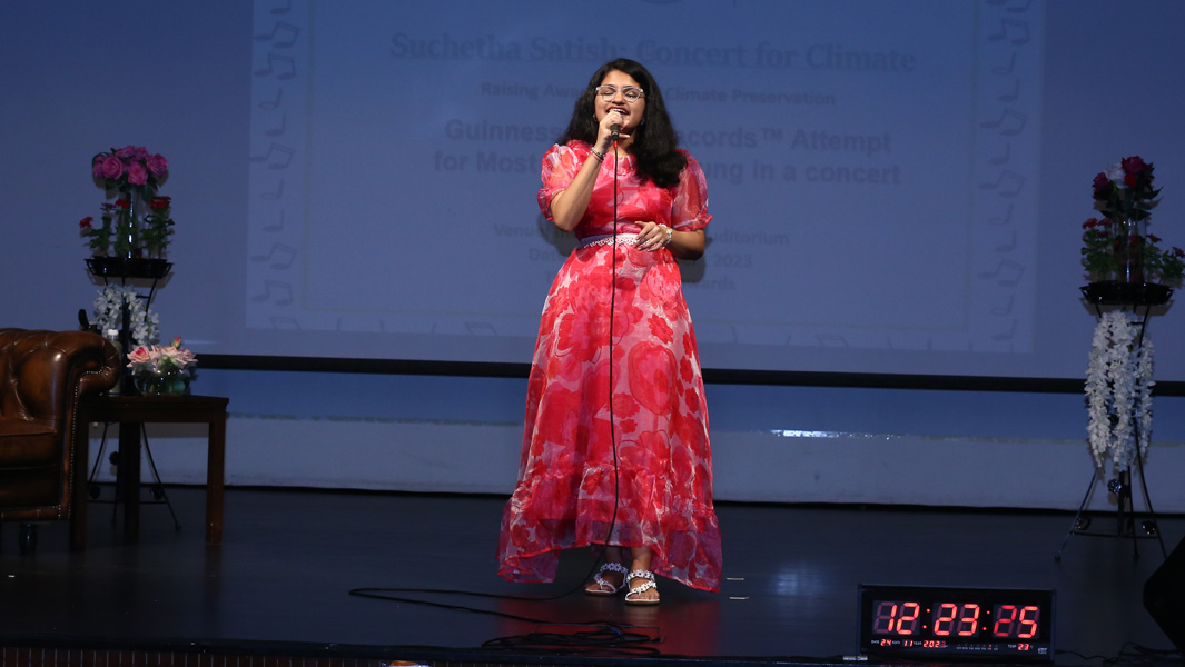 ماراثون غنائي لتسع ساعات بـ140 لغة يصدح بصوت شابة هندية لرفع الوعي حول التغير المناخي
